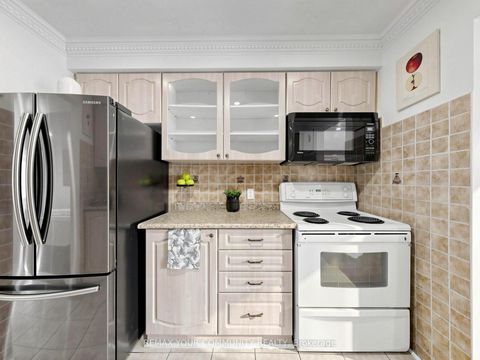 Photo 10 at 59 Valley Stream Drive, Milliken, Toronto