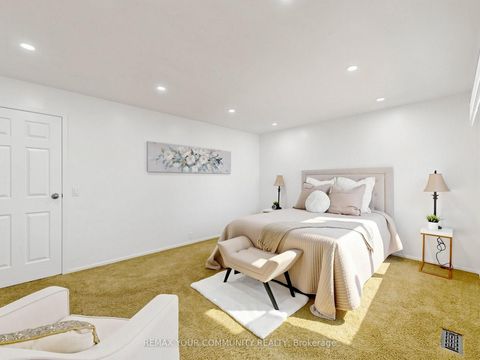 Photo 22 at 59 Valley Stream Drive, Milliken, Toronto