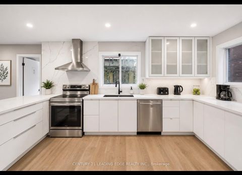 Photo 3 at 527 Glengarry Avenue, Nortown, Toronto