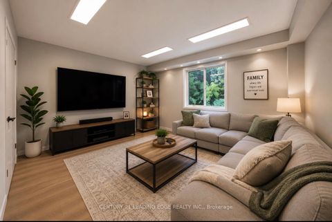 Photo 6 at 527 Glengarry Avenue, Nortown, Toronto