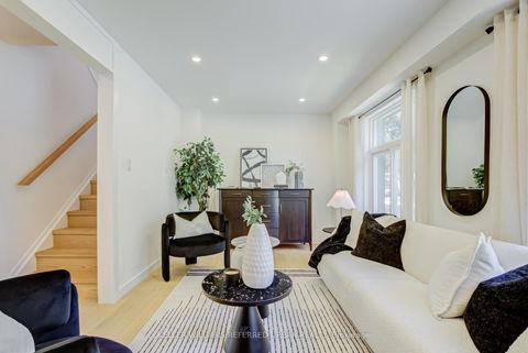 Photo 9 at 7 Cossar Drive, Aurora Highlands, Aurora