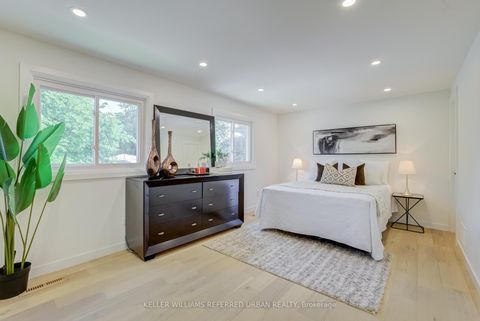 Photo 17 at 7 Cossar Drive, Aurora Highlands, Aurora