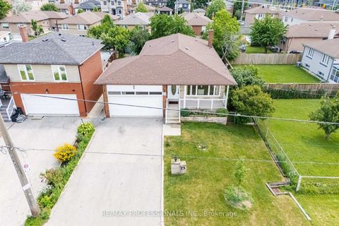 Photo 1 at 171 Regina Avenue, Lawrence, Toronto