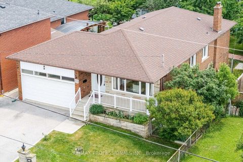 Photo 2 at 171 Regina Avenue, Lawrence, Toronto