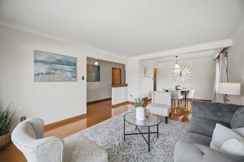 Photo 6 at 171 Regina Avenue, Lawrence, Toronto