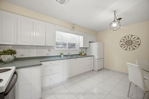 Photo 10 at 171 Regina Avenue, Lawrence, Toronto