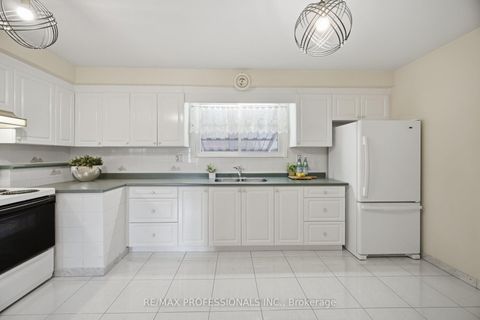 Photo 11 at 171 Regina Avenue, Lawrence, Toronto