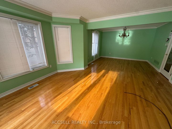 Photo 7 at 13 - 1905 Broad Hollow Gate, Erin Mills, Mississauga
