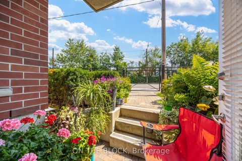 Photo 5 at 107 - 2495 Dundas Street W, High Park North, Toronto