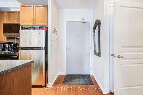 Photo 7 at 107 - 2495 Dundas Street W, High Park North, Toronto