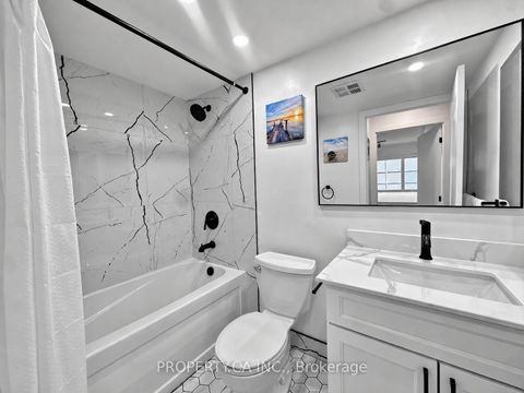 Photo 13 at 329 - 250 Wellington Street, Waterfront Communities C1, Toronto
