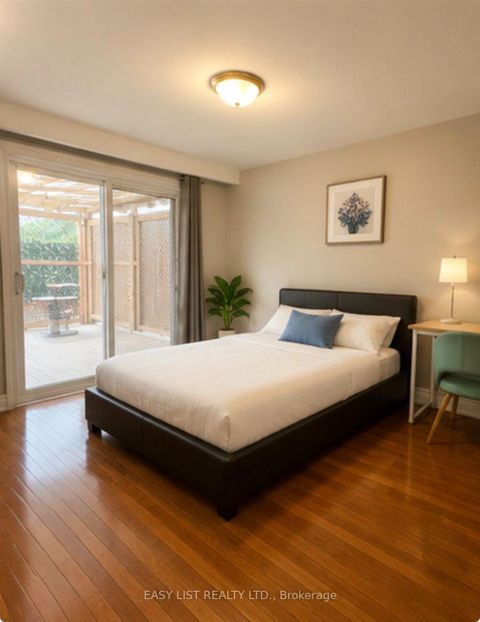 Photo 1 at 15 Summerglade Drive, Malvern West, Toronto