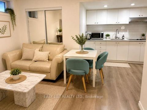 Photo 4 at 15 Summerglade Drive, Malvern West, Toronto