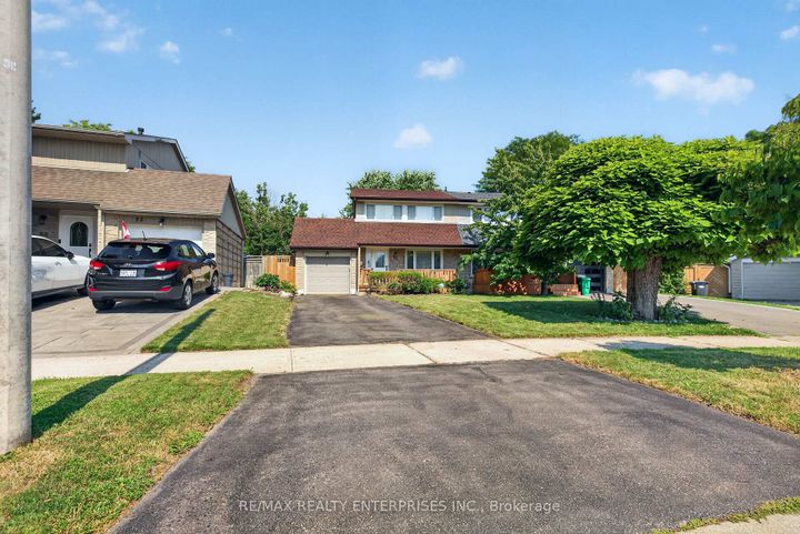 Photo 1 at 86 Bow River Crescent, Streetsville, Mississauga