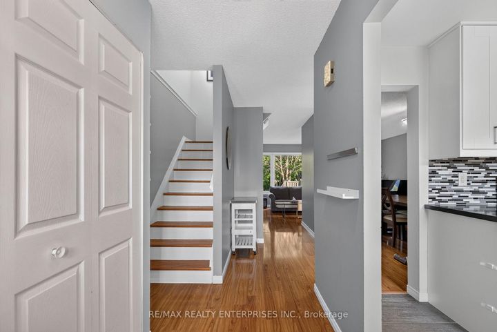 Photo 5 at 86 Bow River Crescent, Streetsville, Mississauga