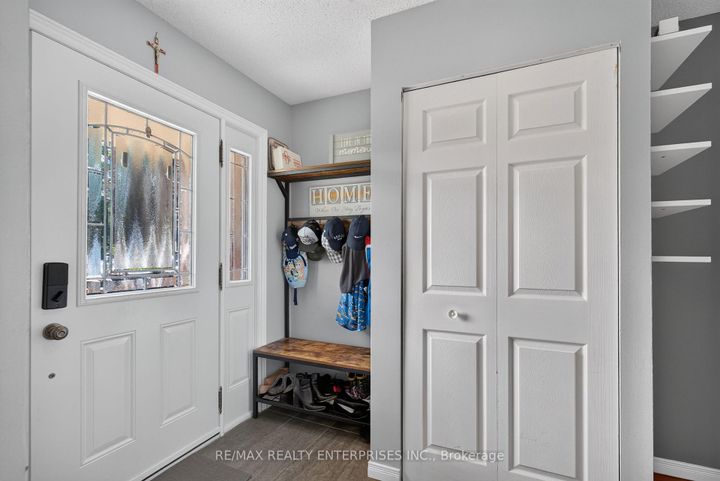 Photo 6 at 86 Bow River Crescent, Streetsville, Mississauga