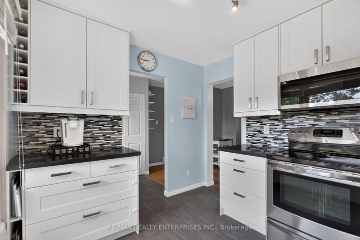 Photo 10 at 86 Bow River Crescent, Streetsville, Mississauga