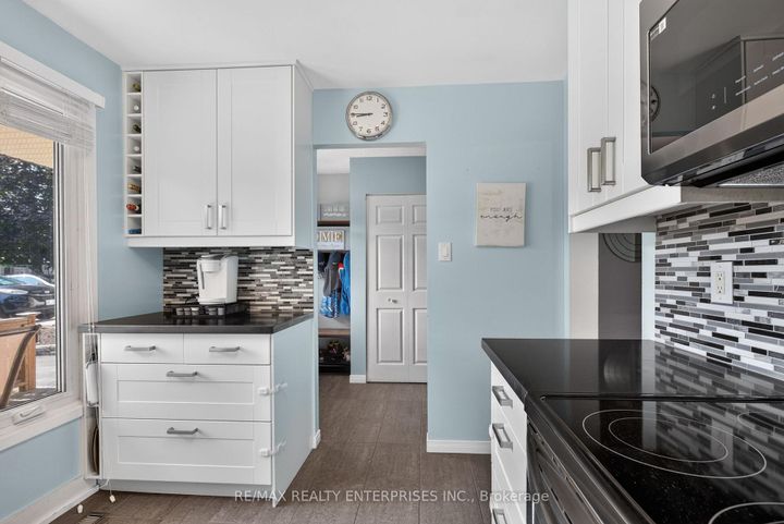 Photo 11 at 86 Bow River Crescent, Streetsville, Mississauga
