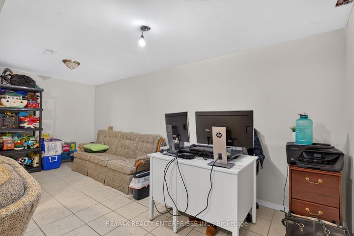 Photo 30 at 86 Bow River Crescent, Streetsville, Mississauga
