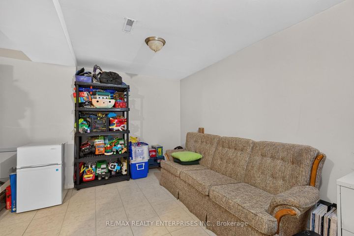 Photo 31 at 86 Bow River Crescent, Streetsville, Mississauga