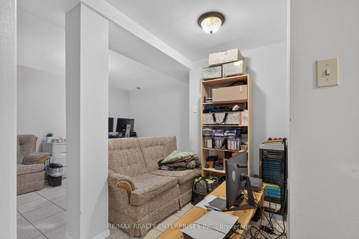 Photo 32 at 86 Bow River Crescent, Streetsville, Mississauga