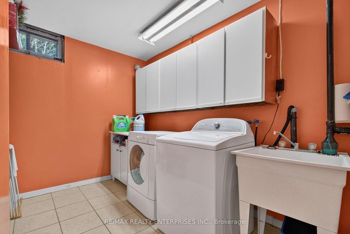 Photo 34 at 86 Bow River Crescent, Streetsville, Mississauga
