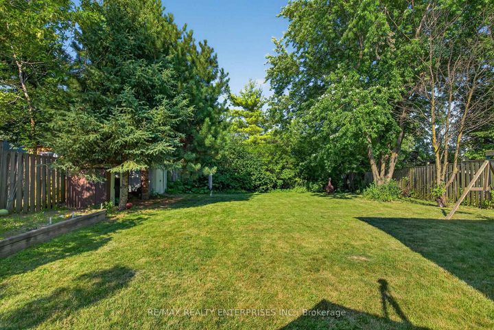 Photo 41 at 86 Bow River Crescent, Streetsville, Mississauga