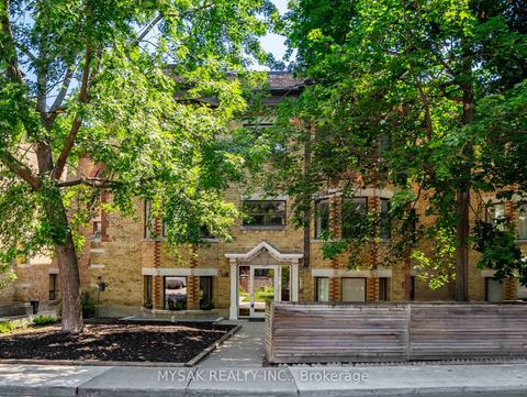 Photo 2 at 427 Crawford Street, Little Italy, Toronto