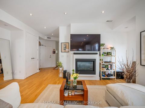 Photo 3 at 427 Crawford Street, Little Italy, Toronto