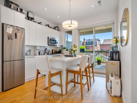 Photo 15 at 427 Crawford Street, Little Italy, Toronto