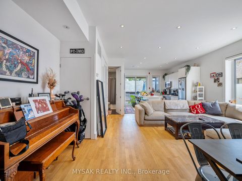 Photo 20 at 427 Crawford Street, Little Italy, Toronto