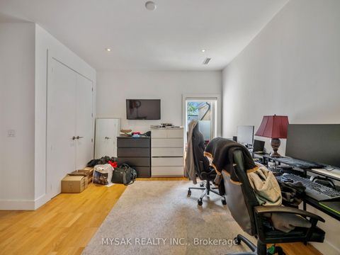 Photo 28 at 427 Crawford Street, Little Italy, Toronto