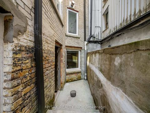 Photo 37 at 427 Crawford Street, Little Italy, Toronto