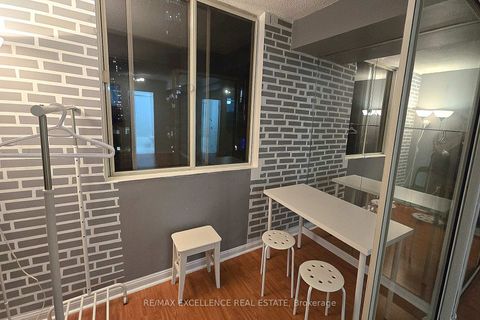 Photo 9 at 809 - 25 Grenville Street, Bay Street Corridor, Toronto