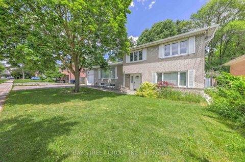 Photo 2 at 99 Grantbrook Street, Newtonbrook West, Toronto