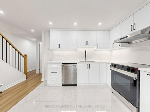 Photo 2 at 38 - 850 Huntingwood Drive, L'Amoreaux, Toronto