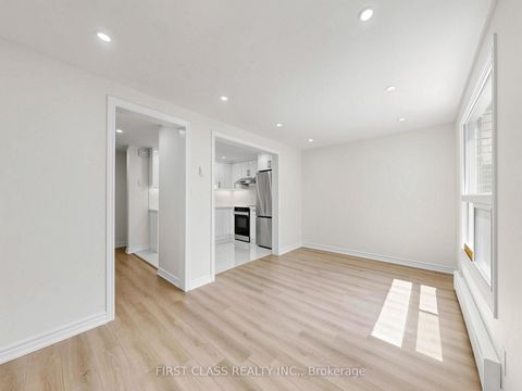Photo 8 at 38 - 850 Huntingwood Drive, L'Amoreaux, Toronto