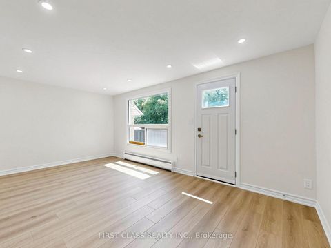 Photo 9 at 38 - 850 Huntingwood Drive, L'Amoreaux, Toronto
