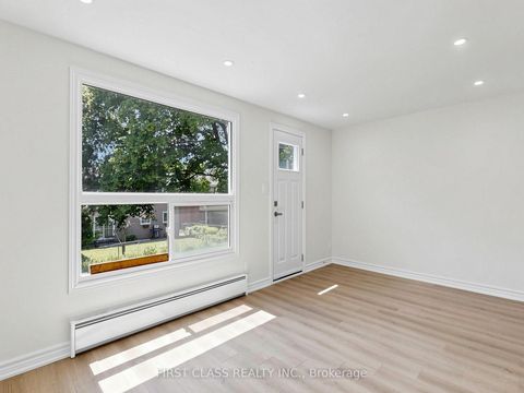 Photo 10 at 38 - 850 Huntingwood Drive, L'Amoreaux, Toronto
