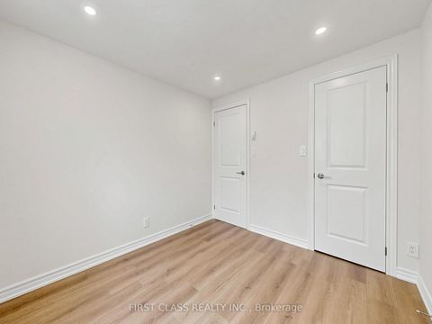Photo 18 at 38 - 850 Huntingwood Drive, L'Amoreaux, Toronto