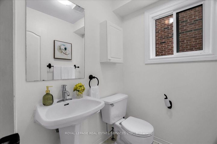 Photo 5 at 3896 Densbury Drive, Lisgar, Mississauga