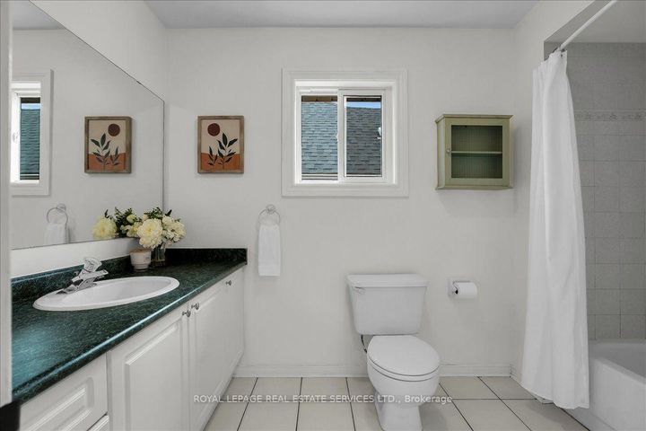 Photo 34 at 3896 Densbury Drive, Lisgar, Mississauga