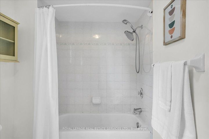 Photo 35 at 3896 Densbury Drive, Lisgar, Mississauga
