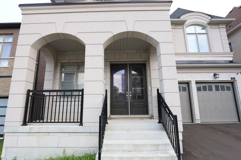 Photo 2 at 11 David Dunlap Boulevard, Observatory, Richmond Hill