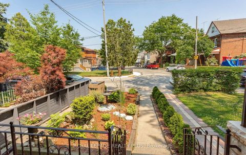 Photo 4 at 39 Maria Street, Junction Area, Toronto