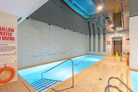Photo 6 at 812 - 19 Bathurst Street, Waterfront Communities C1, Toronto