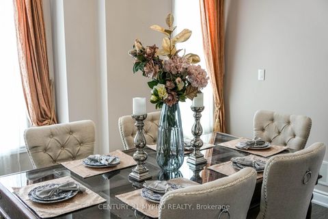 Photo 4 at 72 Vandervoort Drive, Jefferson, Richmond Hill