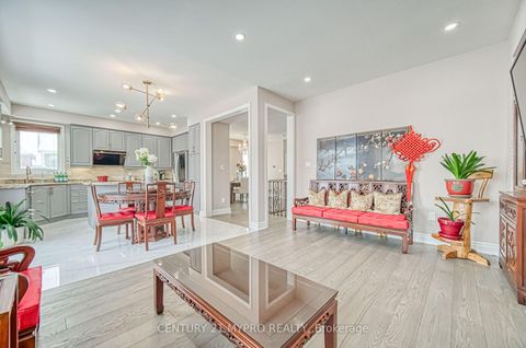 Photo 7 at 72 Vandervoort Drive, Jefferson, Richmond Hill