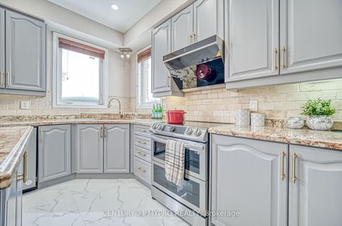 Photo 10 at 72 Vandervoort Drive, Jefferson, Richmond Hill