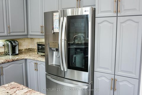 Photo 12 at 72 Vandervoort Drive, Jefferson, Richmond Hill